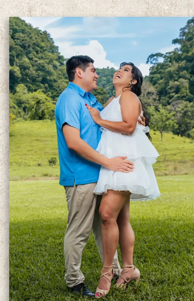 Kristhel y Rodolfo abrazándose al aire libre